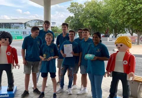 Holen sich in Tauberbischofsheim Urkunde und Trophäe: Jann Eifried, Lion Martin, Lea Eifried, Ruben Keitel, Alessandro Engelhardt, Max Striegel, Hannes Klotz, Sinthuja Jegatheswaran (von links).