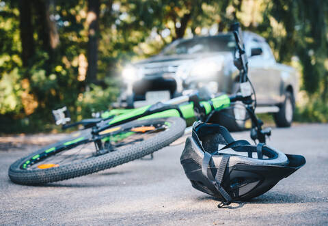 Bei einem Unfall in Knittlingen wurde ein Fahrradfahrer schwer verletzt.