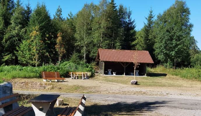 Für müde Wanderer: Der Weithäusleplatz hat ein neues Gesicht. Für müde Wanderer: Der Weithäusleplatz hat ein neues Gesicht.