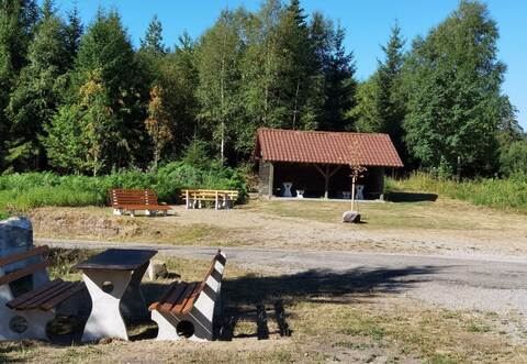 Für müde Wanderer: Der Weithäusleplatz hat ein neues Gesicht.