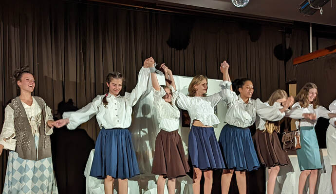 Zu Recht stolz auf ihre beachtliche Leistung: Die jungen Akteure der Theater AG des Fördervereins der Ludwig-Uhland-Schule in Birkenfeld.
