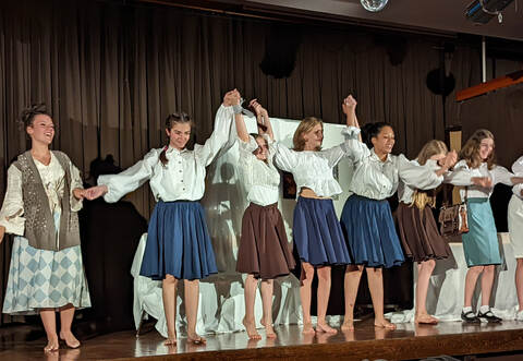 Zu Recht stolz auf ihre beachtliche Leistung: Die jungen Akteure der Theater AG des Fördervereins der Ludwig-Uhland-Schule in Birkenfeld.