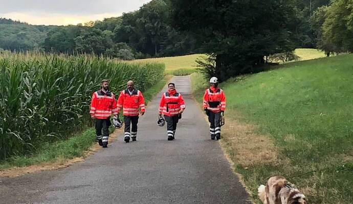 Mit vereinten Kräften suchen der Rettungsdienst und die Polizei nach der 79-Jährigen aus Stein.