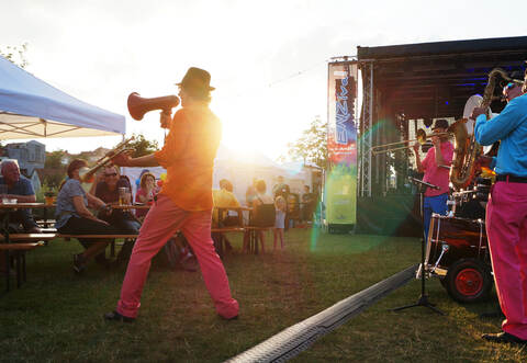 "Brazzo Brazzone": Die Hannoveraner Marching Brass Band mit südländischem Sound will in Mühlacker wieder begeistern.