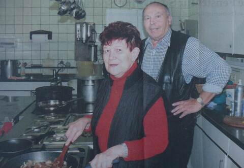 Erinnerungen an schöne Zeiten, als Renate und Heinz Nonnenmacher 28 Jahre lang die Sportgaststätte des FV08 Göbrichen bewirtschafteten. Foto:  Dietrich