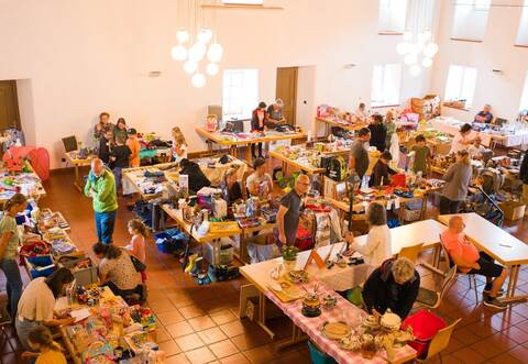 Rund 20 Aussteller bieten in der Alten Kelter allerlei Gebrauchsgegenstände von Haushaltswaren über Kleidung bis hin zu Spielsac