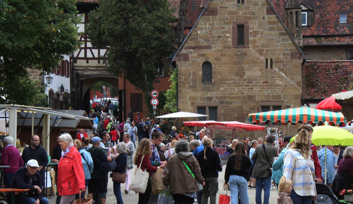 Rund 15 000 Menschen besuchen am Wochenende den Maulbronner Kräuter- und Erntemarkt.