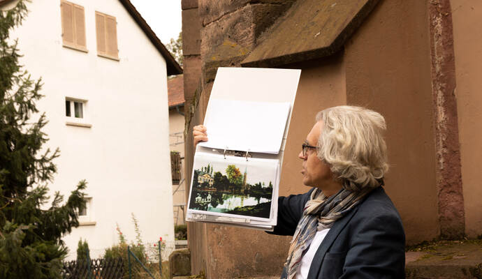 Bei der Führung zur Altstadtkirche in Pforzheim sorgt Stadthistoriker Olaf Schulze für aufschlussreiche Informationen. Bei der Führung zur Altstadtkirche in Pforzheim sorgt Stadthistoriker Olaf Schulze für aufschlussreiche Informationen.