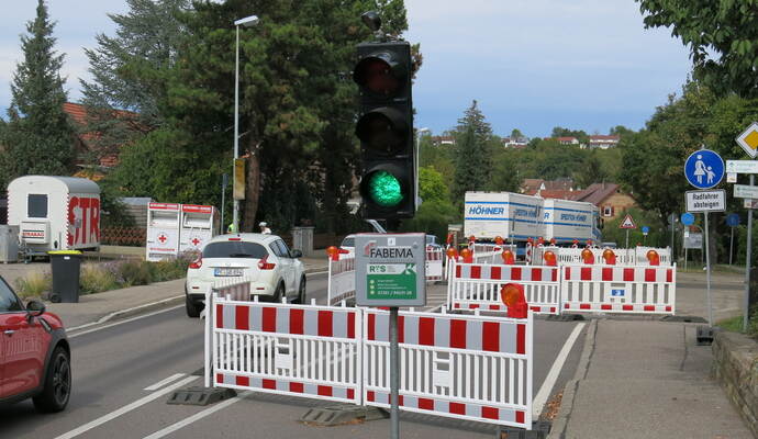 Nach einer Beschwerde von CDU-Stadtrat Günter Bächle hat das Regierungspräsidium die Grünzeit der Ampel bei der Lienzinger Zufahrt auf die B 35 verlängert. Foto: Hepfer