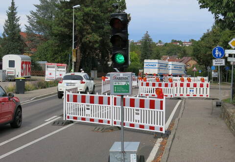 Nach einer Beschwerde von CDU-Stadtrat Günter Bächle hat das Regierungspräsidium die Grünzeit der Ampel bei der Lienzinger Zufahrt auf die B 35 verlängert. Foto: Hepfer