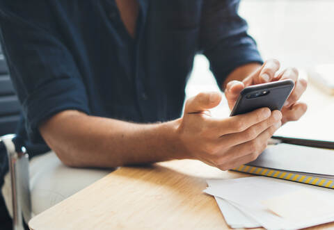 Mit der bekannten Betrugsmasche des Schockanrufs durch einen falschen Polizeibeamten haben Telefonbetrüger am Dienstag erneut eine Person unter Druck gesetzt und dabei Tausende von Euro erbeutet.