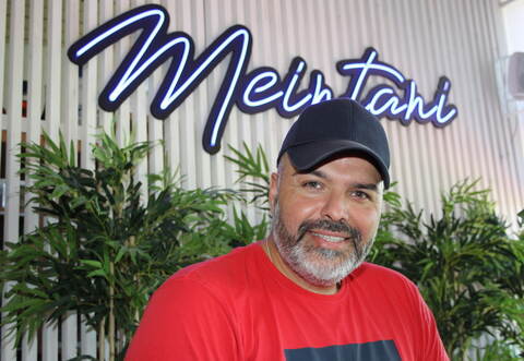 Der griechische Gastwirt Panagiotis Saoulidis hat vor knapp einem Jahr als Pächter das Restaurant „Meintani“ im Mühlacker Käppele-Stadion eröffnet. Foto: Peter Hepfer