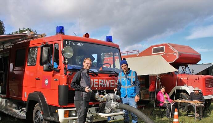 Über die Gemeinschaft beim „Signallichttreffen“ in Niebelsbach freute sich Initiator Tobias Kreiner (Mitte) im Gespräch mit den Teilnehmern Sascha Meyer (von links), Bärbel Wagner und Lars Würfel. Über die Gemeinschaft beim „Signallichttreffen“ in Niebelsbach freute sich Initiator Tobias Kreiner (Mitte) im Gespräch mit den Teilnehmern Sascha Meyer (von links), Bärbel Wagner und Lars Würfel.