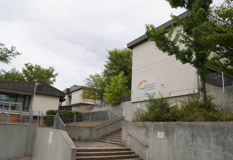 Wechsel steht an: An der Ersinger Kirchbergschule betreibt die katholische Kirche zwei Außengruppen ihres Kindergartens. Diese sollen ab dem kommenden Kita-Jahr in andere Trägerschaft wechseln.