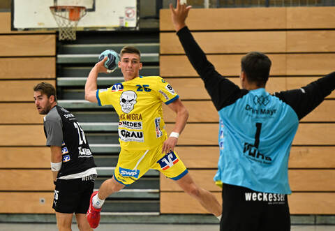 Kurz vor Schluss rettete die SG Pforzheim/Eutingen mit Silas Schneider (beim Wurf) noch einen Punkt gegen TSG Wiesloch.