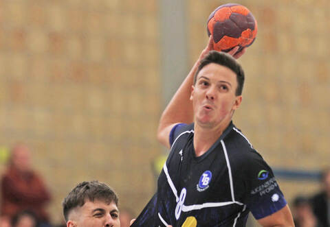 Der TB Pforzheim mit Philipp Spiegl grüßt in der 2. Bezirksliga von der Tabellenspitze.