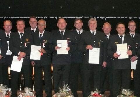 Zahlreiche Ehrungen in würdigem Rahmen für bis zu einem halben Jahrhundert Zugehörigkeit zu den drei Abteilungen der Freiwilligen Feuerwehr Neulingen gab es am Samstagabend in der Weiherhalle Nußbaum.