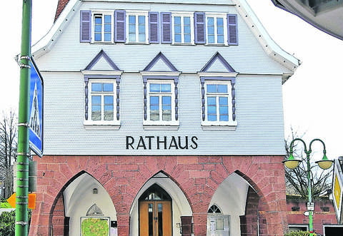 Der Wahlausschuss, der sich nach Bewerbungsschluss am 10. Januar treffen wird, werde weitere Details noch klären, kündigte der Vorsitzende Andreas Karcher an.