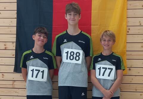 Starke Resultate haben die Nachwuchskunstturner Paul Barth (von links), Michel Kulterer und Mathis Sanwald vom TV Nöttingen bei den Deutschen Mehrkampfmeisterschaften erzielt.