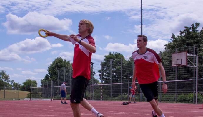 Timo Hufnagel (links) und Maurice Binder vom TV Kieselbronn haben sich bei der Ringtennis-DM in München Gold im Doppel gesichert.