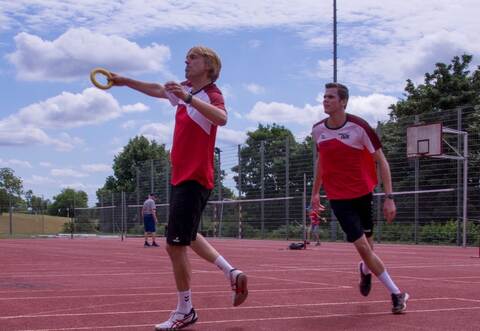 Timo Hufnagel (links) und Maurice Binder vom TV Kieselbronn haben sich bei der Ringtennis-DM in München Gold im Doppel gesichert.