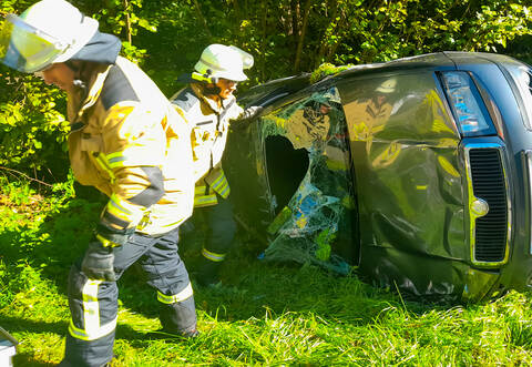 Ein Skoda hat sich bei einem Unfall auf der B294 zwischen Bauschlott und Bretten am Dienstag überschlagen.