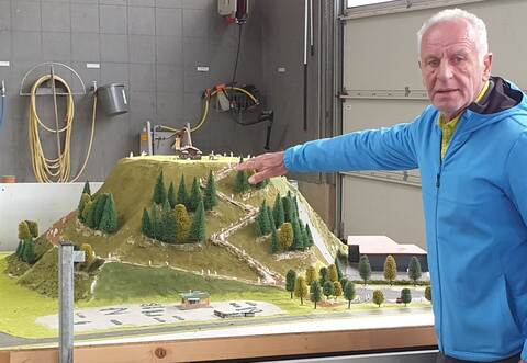 Gemeinderat Michael Britsch stellte das Projekt Wurmberg 500 vor.