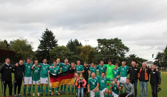 Zum zweiten Mal nach 2011 halten die deutschen Bürgermeister den Alpencup in den Händen. Den Titel wollen sie im nächsten Jahr in Österreich verteidigen. Zum zweiten Mal nach 2011 halten die deutschen Bürgermeister den Alpencup in den Händen. Den Titel wollen sie im nächsten Jahr in Österreich verteidigen.