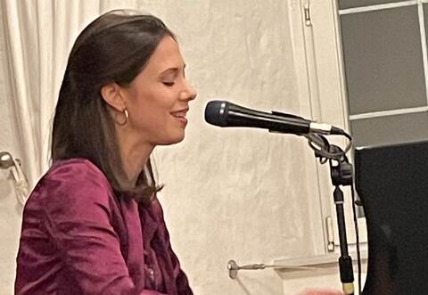 Ausdrucksstarke Stimme, virtuoses Klavierspiel: Olivia Trummer. Foto: M. Müller