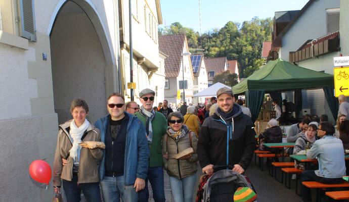 Über 5000 Besucher verweilen am Sonntag beim Dürrmenzer Herbstmarkt bei bestem Wetter. Über 5000 Besucher verweilen am Sonntag beim Dürrmenzer Herbstmarkt bei bestem Wetter.