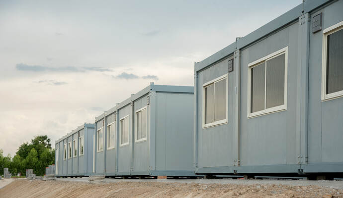 Sägen,Winkelschleifer, Schweißgerät: Werkzeuge für Abertausende von Euro haben Diebe aus Baucontainern zwischen B10 und Eutinger Straße geklaut.