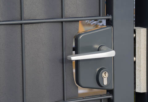 1500 Sachschaden verursachen unbekannte Täter am Kindergarten in der Straße „Am alten Sportplatz“.