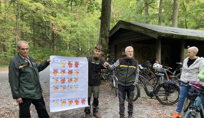 Förster Martin Schickle, Praktikant Tim Graetz und Forstamtsleiter Andreas Roth (von links) erklärten den Anwesenden die Situation des Waldes. Förster Martin Schickle, Praktikant Tim Graetz und Forstamtsleiter Andreas Roth (von links) erklärten den Anwesenden die Situation des Waldes.
