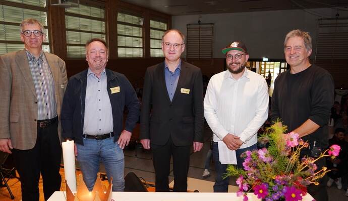 Freuen sich auf den Besuch: Michael Schaan, Stephan Guigas und Christoph GlimpeI wurden bei der Visitation in der Dürrner Gemeindehalle von Raphael Beil und Markus Mall (von links) herzlich begrüßt.