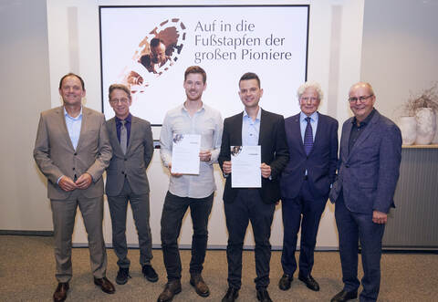 Verleihung der Förderpreise der Heinrich-Blanc-Stiftung (von links): Blanco-Geschäftsführer Frank Gfrörer, Stiftungsrat Marc Stoffel, Tobias Lück (zweiter Preis), Johannes Link (erster Preis) und die Stiftungsvorstände Frank Straub und Manuel Blanc.