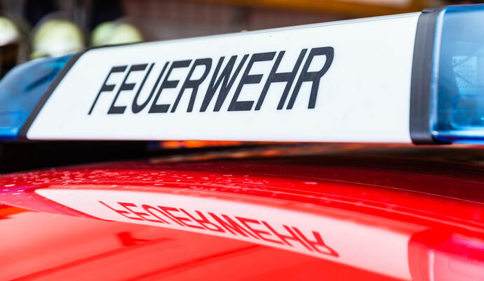 Aufgerüstet wird die Friolzheimer Feuerwehr auch beim Fuhrpark: Ein neues Mittleres Löschfahrzeug (MLF) soll angeschafft werden und das noch aus dem Jahr 1994 stammende Löschgruppenfahrzeug (LF 8/6) ersetzen. Bluelights and siren on german fire engine