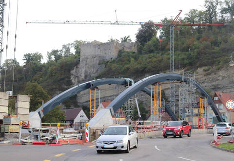 Im April soll die neue Herrenwaagbrücke für den Verkehr freigegeben werden. Fertig sind die Bauarbeiten dann aber trotzdem noch nicht.