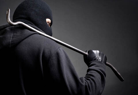 Die Täter schlugen in der Nacht von Mittwoch auf Donnerstag zu.