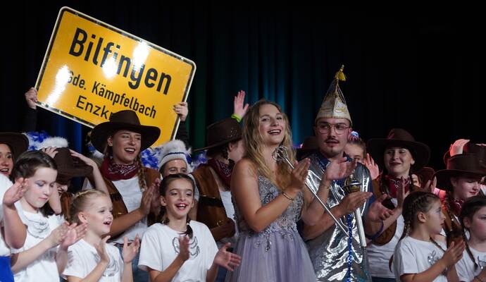 Bei der Prunksitzung des Narrenbund Kakadu Bilfingen wurde die fünfte Jahreszeit bereits am 5.11. eingeläutet.