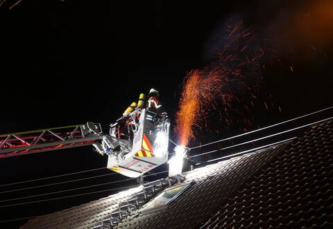 Im Frühjahr dieses Jahres wurde die Karlsbader Feuerwehr zu einem nächtlichen Kaminbrand mit hohem Funkenschlag in Ittersbach gerufen.