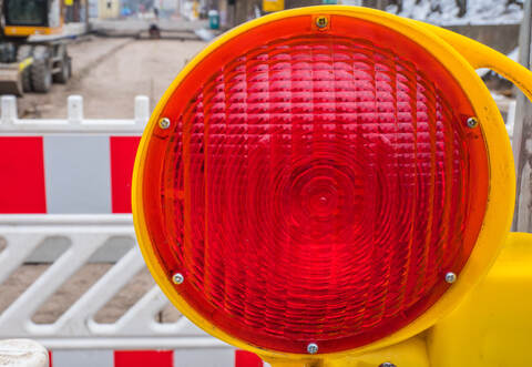 In Mühlacker werden die Fahrbahnen der Straße „Herrenwaag“, der Straße „Unterm Berg“ und der Enzstraße saniert.