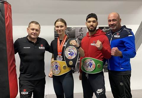 Stolz nach den World-Cup-Siegen: Von links Trainer Christian Deiß, Viktoria Weissgerber, Ugur Ögüt und Trainer Alexander Künzler.