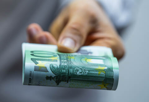 In Ellmendingen hat eine Frau versucht, mit Wechselgeld zu betrügen.