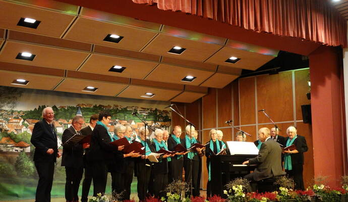Der Traditionschor des Liederkranz Ispringen präsentierte eine melodiöse Zeitreise durch die Jahrhunderte. Der Traditionschor des Liederkranz Ispringen präsentierte eine melodiöse Zeitreise durch die Jahrhunderte.