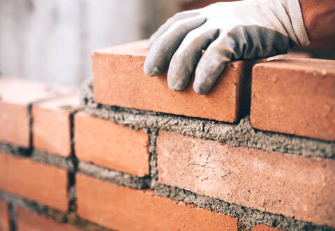 Das Mauerteilstück musste bis zum Start der Sanierungsarbeiten abgesperrt und gesichert werden. Die Sanierungskosten für diesen Abschnitt einschließlich der Nebenkosten liegen bei rund 250.000 Euro.