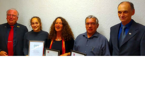 Chorsänger: Wolfgang Treffinger (von links), Annika Treffinger, Simone Weißenrieder, Rolf Öhler und Joachim Lenzen.  Foto: Gesangverein