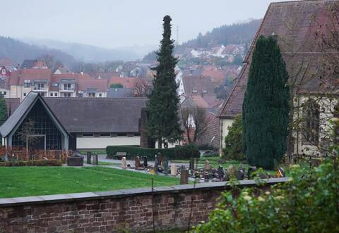 Satzung geändert: Für den Friedhof in Stein (im Bild) werden nach einem Beschluss des Gemeinderats künftig ebenso neue Gebühren erhoben wie für den in Königsbach.