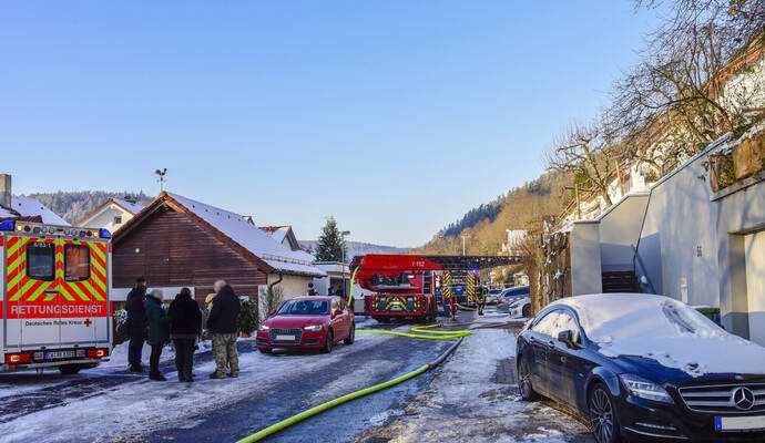 Beim Brand in einer Dachgeschosswohnung in Calw gab es keine Verletzten. Eine Katze konnte nur noch tot geborgen werden. Foto: Kreisfeuerwehrverband Calw | Udo Zink Beim Brand in einer Dachgeschosswohnung in Calw gab es keine Verletzten. Eine Katze konnte nur noch tot geborgen werden. Foto: Kreisfeuerwehrverband Calw | Udo Zink