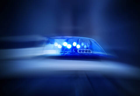 Gleich zwei betrunkenen Autofahrern ist die Polizei in der Nacht zu Sonntag auf die Spur gekommen.