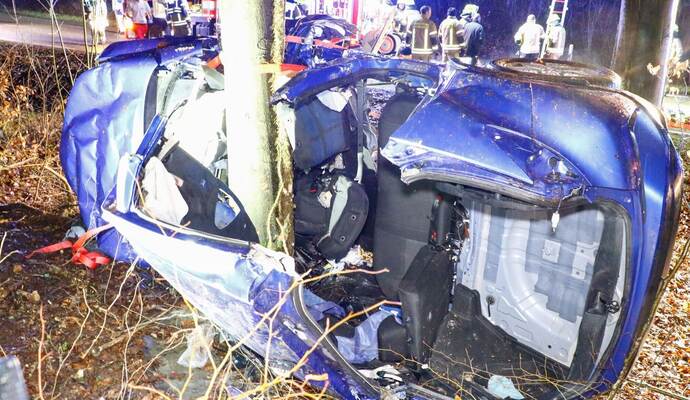 An seinem Toyota sei ein Totalschaden in Höhe von etwa 20.000 Euro entstanden. An seinem Toyota sei ein Totalschaden in Höhe von etwa 20.000 Euro entstanden.